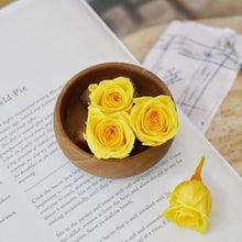 Load image into Gallery viewer, Japan Rose Mr Zhang 2-3cm | 24 Flowers 1 box Installed 02370 Preserved Fresh Flower DIY Material the Gift

